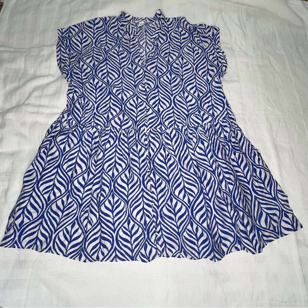 HM Woman’s Medium Loose Fit Blue and White Leaf Pattern Dress Medium CN170/96A